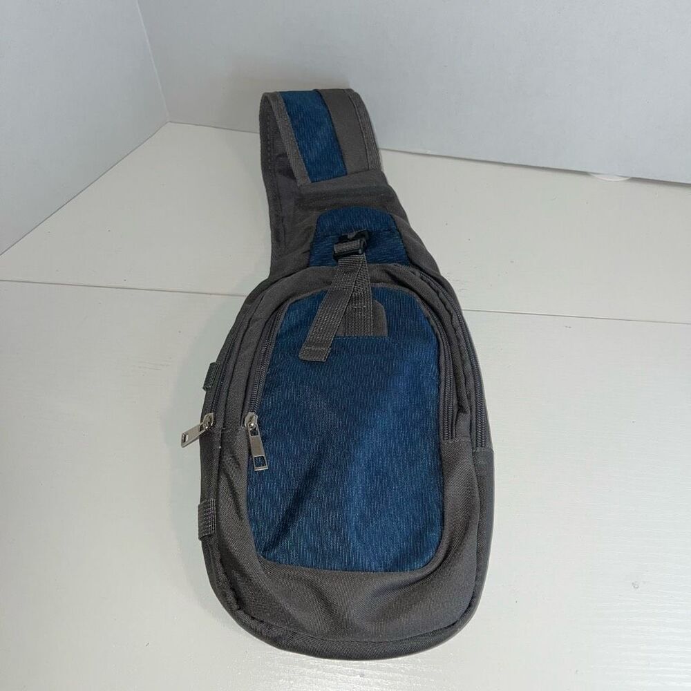 Gold Coast CrossBody Sling Shoulder Bag Zip Front Flat Travel Blue Gray Man Purs